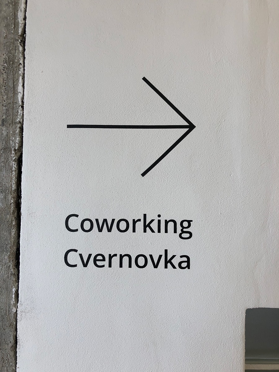 Realizácia polepov pre Cowroking Cvernovka